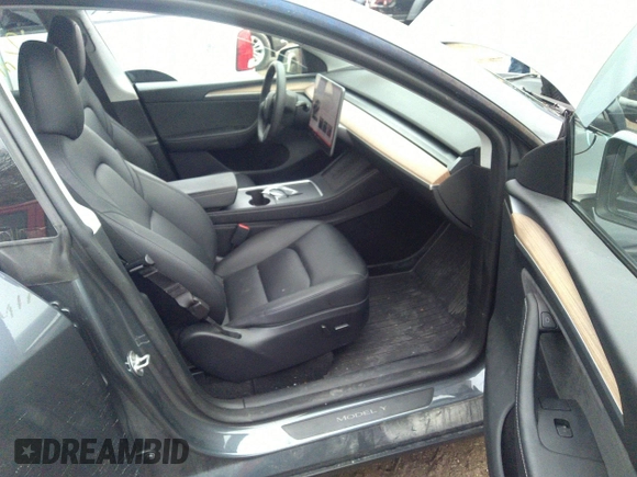 2024 Tesla Model Y Long Range z VIN 7SAYGDEE7RA214802, wystawiony jako IAAI lot #41118623 z przebiegiem 12 336 mil mil oraz . Historia ofert i sprzedaży dostępna na DreamBid. Obrazek 5.