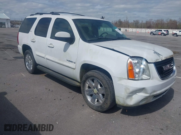 2008 GMC Yukon SLT w/4SB with VIN 1GKFC130X8R101206, listed as a IAAI auction lot 41735535 with 204,958 mi miles. Bid and sale history available at carsss.com. Image 1.