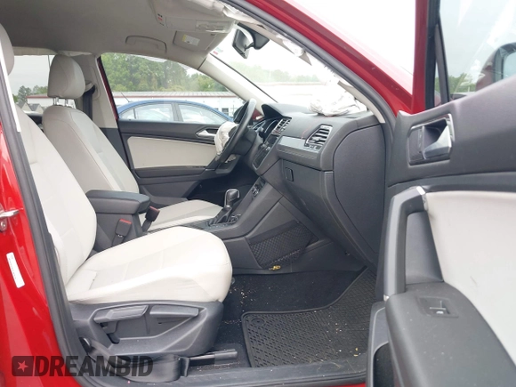 2018 Volkswagen Tiguan SEL with VIN 3VV3B7AXXJM086672, listed as a IAAI auction lot 42006533 with 90,511 mi miles and . Bid and sale history available at DreamBid. Image 5.