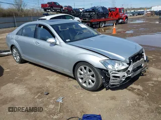 2007 Mercedes-Benz S 550 z VIN WDDNG71X07A036433, wystawiony jako IAAI lot #41860436 z przebiegiem 89 873 mil mil oraz . Historia ofert i sprzedaży dostępna na DreamBid. Obrazek 1.