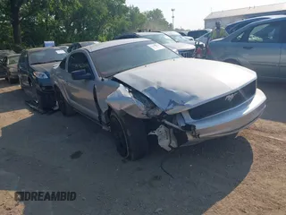 2007 Ford Mustang Deluxe with VIN 1ZVFT80N275312486, listed as a IAAI auction lot 42441764 with 172,095 mi miles and . Bid and sale history available at DreamBid. Image 1.