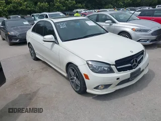 2009 Mercedes-Benz C 300 Sport z VIN WDDGF54XX9R068595, wystawiony jako IAAI lot #42362763 z przebiegiem 184 820 mil mil oraz . Historia ofert i sprzedaży dostępna na DreamBid. Obrazek 1.