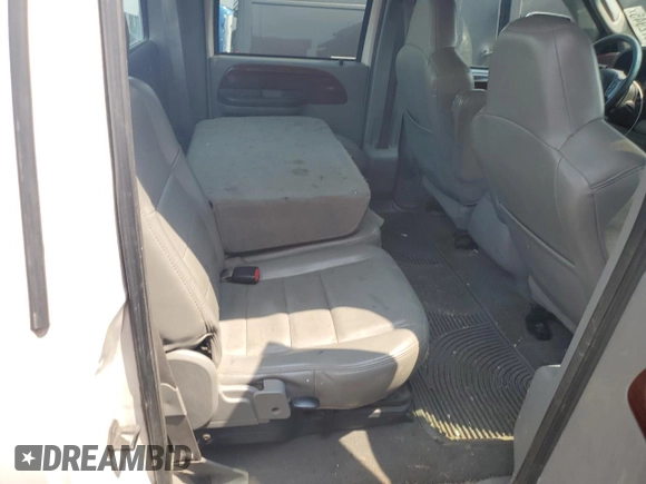 2006 Ford F-350 XL z VIN 1FTWW31P56EC54921, wystawiony jako Copart lot #60072945 z przebiegiem 297 681 mil mil oraz Szkoda całkowita • Salvage title. Historia ofert i sprzedaży dostępna na DreamBid. Obrazek 10.