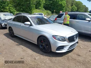2018 Mercedes-Benz E 300 z VIN WDDZF4KB9JA445012, wystawiony jako IAAI lot #42401347 z przebiegiem 106 284 mil mil oraz . Historia ofert i sprzedaży dostępna na DreamBid. Obrazek 1.