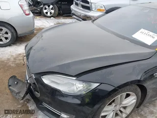 2015 Tesla Model S 85D with VIN 5YJSA1E25FF107819, listed as a IAAI auction lot 41333556 with 141,066 mi miles. Bid and sale history available at carsss.com. Image 10.