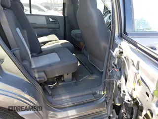 2005 Ford Expedition Special Service with VIN 1FMPU155X5LA91440, listed as a IAAI auction lot 41838687 with 260,084 mi miles. Bid and sale history available at carsss.com. Image 8.