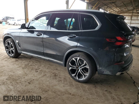 2025 BMW X5 sDrive40i z VIN 5UX13EU05S9W65198, wystawiony jako Copart lot #48498235 z przebiegiem 2 475 mil mil oraz Szkoda całkowita • Salvage title. Historia ofert i sprzedaży dostępna na DreamBid. Obrazek 2.