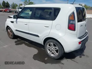2010 Kia Soul + with VIN KNDJT2A21A7128666, listed as a IAAI auction lot 42019160 with 113,198 mi miles. Bid and sale history available at carsss.com. Image 3.