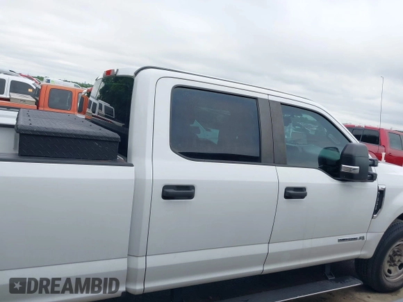 2017 Ford F-350 XL z VIN 1FT7W3AT4HED72446, wystawiony jako IAAI lot #42208485 z przebiegiem 186 778 mil mil oraz . Historia ofert i sprzedaży dostępna na DreamBid. Obrazek 13.