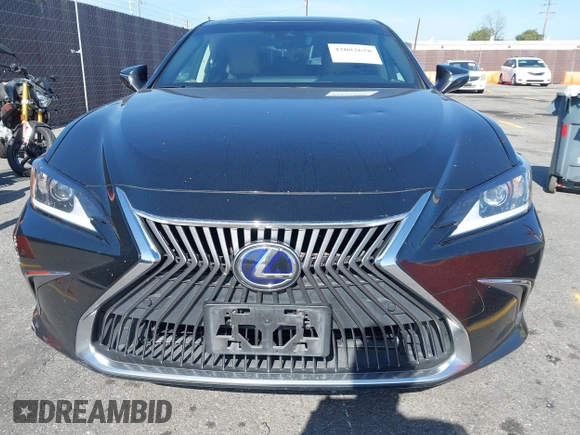 2019 Lexus ES 300h with VIN JTHB21B11K2024098, listed as a IAAI auction lot 42082628 with 92,280 mi miles and . Bid and sale history available at DreamBid. Image 13.