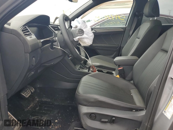 2022 Volkswagen Tiguan SE R-Line Black with VIN 3VV8B7AX5NM138429, listed as a Copart auction lot 59428215 with 21,181 mi miles and Salvage title. Bid and sale history available at DreamBid. Image 7.