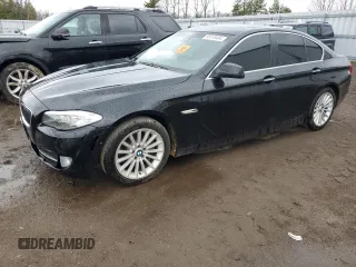 2011 BMW 5 Series 535i z VIN WBAFR7C53BC606259, wystawiony jako Copart lot #61164675 z przebiegiem 139 014 mil mil oraz Czysty tytuł • Clean title. Historia ofert i sprzedaży dostępna na DreamBid. Obrazek 1.