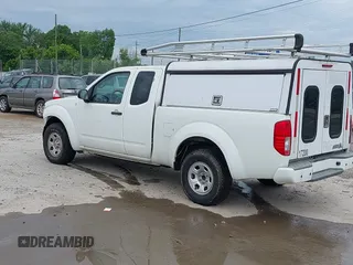 2017 Nissan Frontier S z VIN 1N6BD0CT7HN727005, wystawiony jako IAAI lot #42390094 z przebiegiem 88 868 mil mil oraz . Historia ofert i sprzedaży dostępna na DreamBid. Obrazek 3.