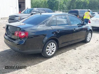 2010 Volkswagen Jetta Limited Edition z VIN 3VWAX7AJXAM128855, wystawiony jako IAAI lot #42355754 z przebiegiem 131 845 mil mil oraz . Historia ofert i sprzedaży dostępna na DreamBid. Obrazek 4.