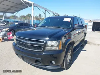 2007 Chevrolet Suburban LT with VIN 3GNFC16J07G243215, listed as a IAAI auction lot 41631673 with 200,990 mi miles. Bid and sale history available at carsss.com. Image 2.