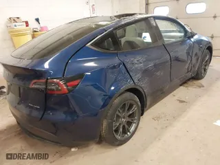 2025 Tesla Model Y Long Range with VIN 7SAYGDEE4SF216077, listed as a IAAI auction lot 41371627 with 4 miles. Bid and sale history available at carsss.com. Image 4.