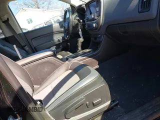 2019 Chevrolet Colorado 2WD Z71 with VIN 1GCGSDEN0K1181991, listed as a IAAI auction lot 41590482 with 38,432 mi miles. Bid and sale history available at carsss.com. Image 5.