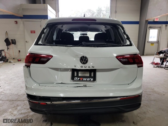 2022 Volkswagen Tiguan S with VIN 3VV1B7AX6NM011349, listed as a Copart auction lot 80722484 with 32,291 mi miles and Salvage Title. Bid and sale history available at carsss.com. Image 6.