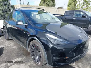 2022 Tesla Model Y Performance z VIN 7SAYGDEF9NF532880, wystawiony jako IAAI lot #41583671 z przebiegiem 38 057 mil mil oraz . Historia ofert i sprzedaży dostępna na DreamBid. Obrazek 1.