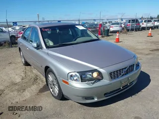 2004 Volvo S80 with VIN YV1TS91Z041376376, listed as a IAAI auction lot 41658074 with 152,894 mi miles. Bid and sale history available at carsss.com. Image 1.