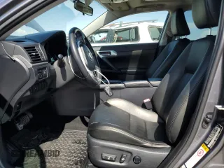 2013 Lexus CT 200h z VIN JTHKD5BH2D2133963, wystawiony jako Copart lot #58801345 z przebiegiem 62 471 mil mil oraz Szkody całkowita. Historia ofert i sprzedaży dostępna na DreamBid. Obrazek 7.