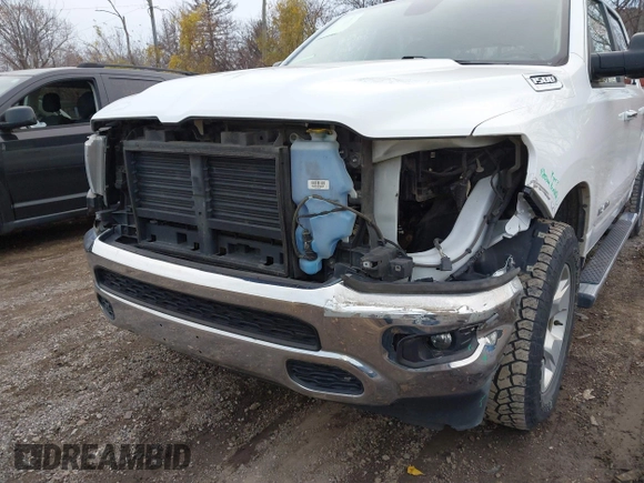 2020 Ram 1500 Big Horn z VIN 1C6RRFFG5LN284440, wystawiony jako IAAI lot #40975635 z przebiegiem 105 400 mil mil oraz . Historia ofert i sprzedaży dostępna na DreamBid. Obrazek 6.