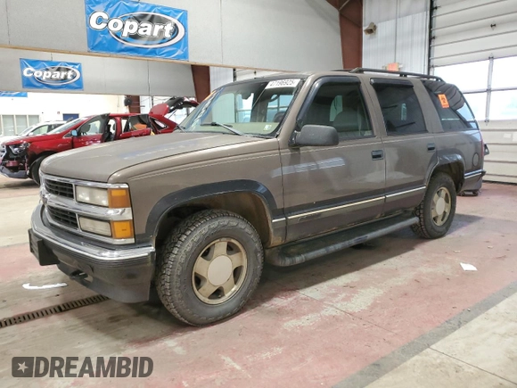 1998 Chevrolet Tahoe z VIN 1GNEK13R0WJ302401, wystawiony jako Copart lot #47196925 z przebiegiem 202 595 mil mil oraz Szkoda całkowita • Salvage title. Historia ofert i sprzedaży dostępna na DreamBid. Obrazek 1.