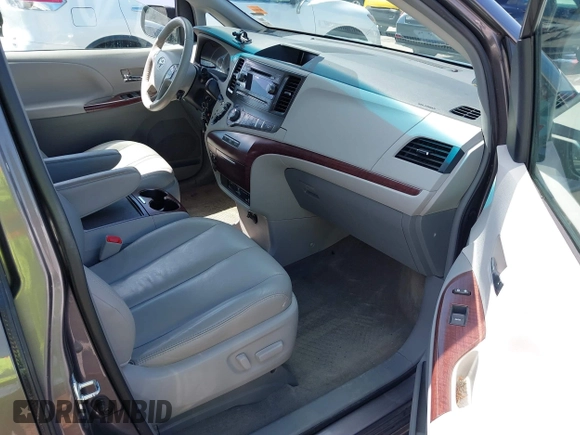 2012 Toyota Sienna XLE AAS with VIN 5TDYK3DC8CS263406, listed as a IAAI auction lot 41971770 with 186,394 mi miles. Bid and sale history available at carsss.com. Image 5.