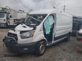 2020 Ford Transit Cargo z VIN 1FTBR1C82LKA61834, wystawiony jako IAAI lot #37802870 z przebiegiem Nie podano mil oraz . Historia ofert i sprzedaży dostępna na DreamBid. Obrazek 2.