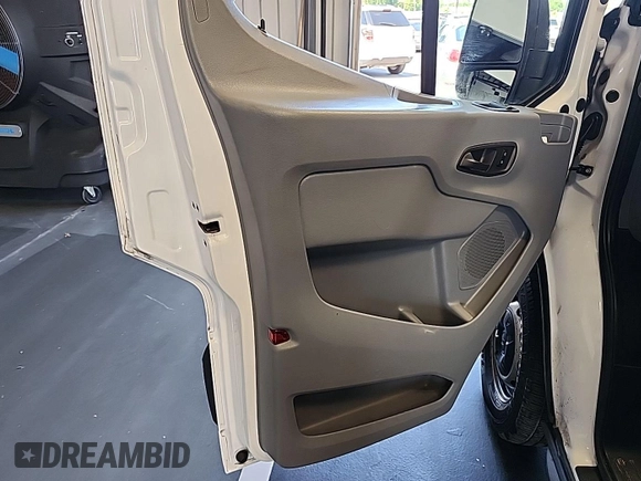 2017 Ford Transit z VIN 1FTYR1YM1HKB33243, wystawiony jako IAAI lot #42309850 z przebiegiem 166 245 mil mil oraz . Historia ofert i sprzedaży dostępna na DreamBid. Obrazek 1.
