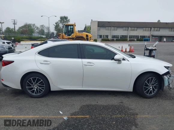 2016 Lexus ES 330 z VIN 58ABK1GG0GU024995, wystawiony jako IAAI lot #42174973 z przebiegiem 80 131 mil mil oraz . Historia ofert i sprzedaży dostępna na DreamBid. Obrazek 14.