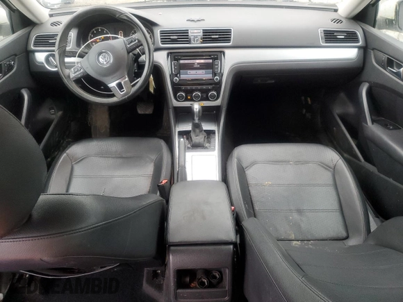2012 Volkswagen Passat SE z VIN 1VWBP7A35CC004339, wystawiony jako Copart lot #80462614 z przebiegiem 182 748 mil mil oraz Nie do naprawy • Non repairable. Historia ofert i sprzedaży dostępna na DreamBid. Obrazek 8.