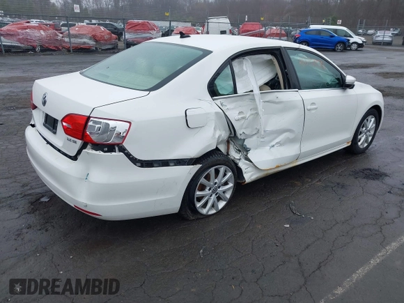 2013 Volkswagen Jetta Sedan SE with VIN 3VWDP7AJ8DM359142, listed as a IAAI auction lot 41842978 with 119,710 mi miles. Bid and sale history available at carsss.com. Image 4.