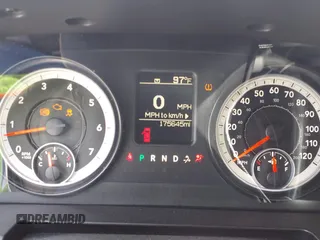 2013 Ram 1500 Express z VIN 1C6RR6KT3DS724256, wystawiony jako IAAI lot #42031944 z przebiegiem 175 645 mil mil oraz . Historia ofert i sprzedaży dostępna na DreamBid. Obrazek 7.