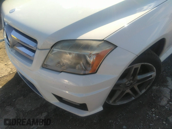 2010 Mercedes-Benz GLK GLK 350 with VIN WDCGG8HB5AF505748, listed as a IAAI auction lot 40982801 with 172,371 mi miles. Bid and sale history available at carsss.com. Image 16.
