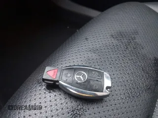 2018 Mercedes-Benz C 300 с VIN WDDWF4KBXJR318385, выставлен на аукционе IAAI как лот 42342160 с пробегом 46 800 миль миль и . История ставок и продаж доступна на DreamBid. Изображение 11.