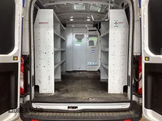 2019 Ford Transit z VIN 1FTYR2CM1KKA32062, wystawiony jako IAAI lot #42596475 z przebiegiem 151 369 mil mil oraz . Historia ofert i sprzedaży dostępna na DreamBid. Obrazek 20.
