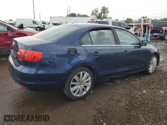 2013 Volkswagen Jetta SE z VIN 3VWDX7AJ3DM443241, wystawiony jako Copart lot #62910875 z przebiegiem 171 337 mil mil oraz Czysty tytuł • Clean title. Historia ofert i sprzedaży dostępna na DreamBid. Obrazek 3.