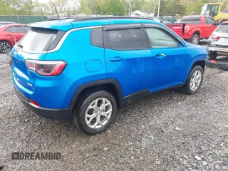 2024 Jeep Compass Latitude with VIN 3C4NJDBN9RT132368, listed as a IAAI auction lot 42149252 with 22,562 mi miles and . Bid and sale history available at DreamBid. Image 4.
