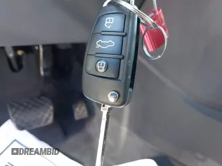 2022 Audi Q3 S line Premium Plus z VIN WA1EECF30N1126400, wystawiony jako IAAI lot #41822175 z przebiegiem 28 850 mil mil oraz . Historia ofert i sprzedaży dostępna na DreamBid. Obrazek 11.