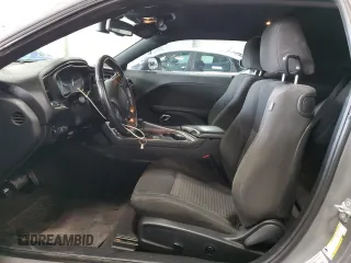 2017 Dodge Challenger SXT z VIN 2C3CDZAG8HH613593, wystawiony jako Copart lot #71003954 z przebiegiem 89 441 mil mil oraz Szkoda całkowita • Salvage title. Historia ofert i sprzedaży dostępna na DreamBid. Obrazek 7.
