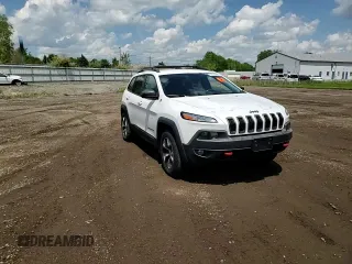 2014 Jeep Cherokee Trailhawk z VIN 1C4PJMBS5EW201897, wystawiony jako Copart lot #57378795 z przebiegiem 172 715 mil mil oraz Szkoda całkowita • Salvage title. Historia ofert i sprzedaży dostępna na DreamBid. Obrazek 14.
