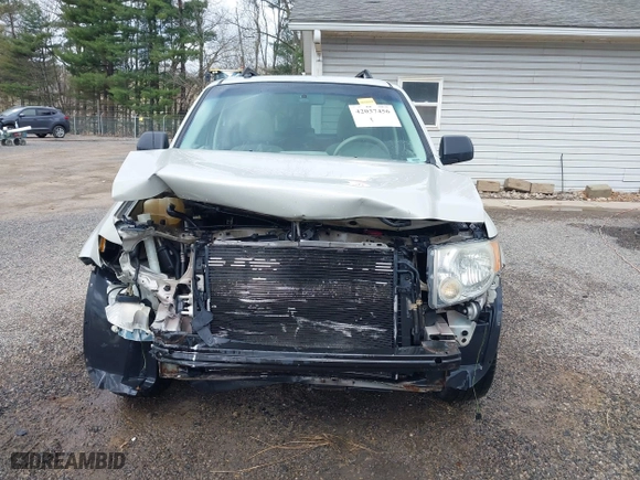 2008 Ford Escape XLT with VIN 1FMCU93ZX8KB33764, listed as a IAAI auction lot 42037456 with 195,047 mi miles. Bid and sale history available at carsss.com. Image 13.
