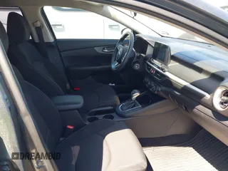 2021 Kia Forte LXS z VIN 3KPF24ADXME356322, wystawiony jako IAAI lot #42237624 z przebiegiem 52 609 mil mil oraz . Historia ofert i sprzedaży dostępna na DreamBid. Obrazek 5.