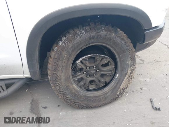 2025 Chevrolet Silverado 1500 with VIN 3GCUKHEL6SG224899, listed as a IAAI auction lot 41828205 with 3,067 mi miles and . Bid and sale history available at DreamBid. Image 18.