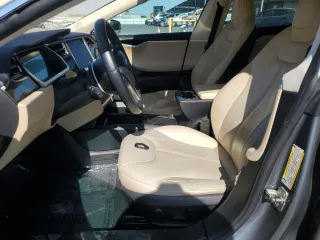 2013 Tesla Model S z VIN 5YJSA1CN6DFP03404, wystawiony jako Copart lot #60239535 z przebiegiem 103 800 mil mil oraz Czysty tytuł • Clean title. Historia ofert i sprzedaży dostępna na DreamBid. Obrazek 8.