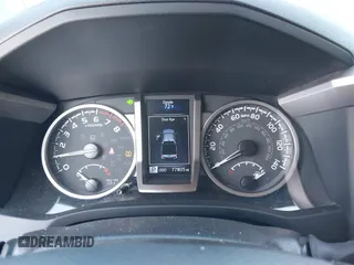 2022 Toyota Tacoma SR5 z VIN 3TMBZ5DN5NM036322, wystawiony jako IAAI lot #42437939 z przebiegiem 77 805 mil mil oraz . Historia ofert i sprzedaży dostępna na DreamBid. Obrazek 7.