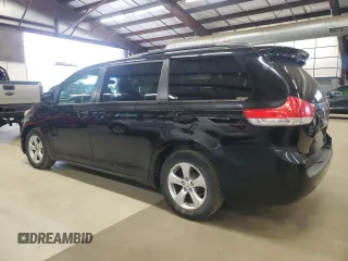 2014 Toyota Sienna LE AAS z VIN 5TDKK3DC9ES524468, wystawiony jako Copart lot #58170535 z przebiegiem 228 172 mil mil oraz Czysty tytuł • Clean title. Historia ofert i sprzedaży dostępna na DreamBid. Obrazek 2.