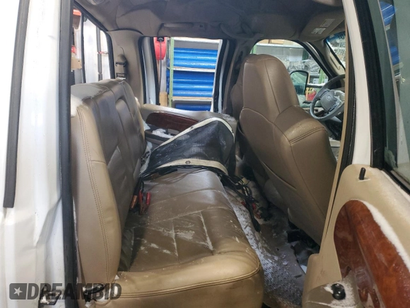 2003 Ford F-350 XL z VIN 1FTSW31P53EC80249, wystawiony jako Copart lot #88161075 z przebiegiem Nie podano mil oraz Nie do naprawy • Non repairable. Historia ofert i sprzedaży dostępna na DreamBid. Obrazek 10.