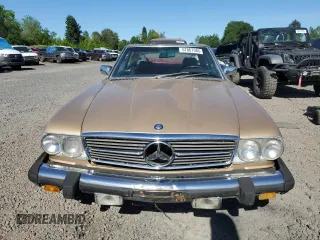 1987 Mercedes-Benz 560 SL z VIN WDBBA48D6HA060485, wystawiony jako Copart lot #57867585 z przebiegiem 120 808 mil mil oraz Tytuł czysty. Historia ofert i sprzedaży dostępna na DreamBid. Obrazek 5.